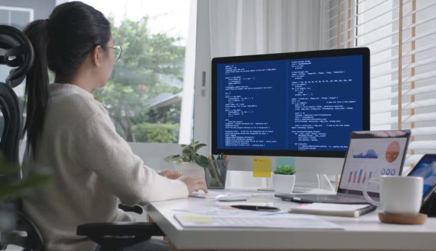 将乐县软件开发公司实战建议:网站赋能,为何必须接入支持机器人?